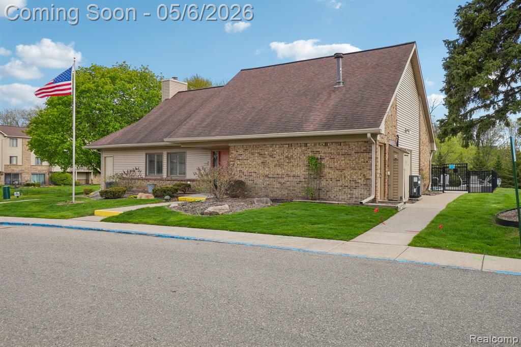 7132 Clements, West Bloomfield, MI — Photo 34