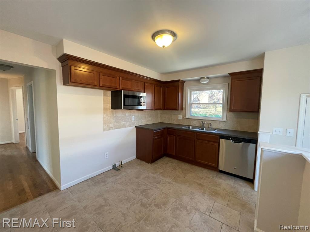 8236 Margaret Street, Taylor, MI 48180 — Photo 6