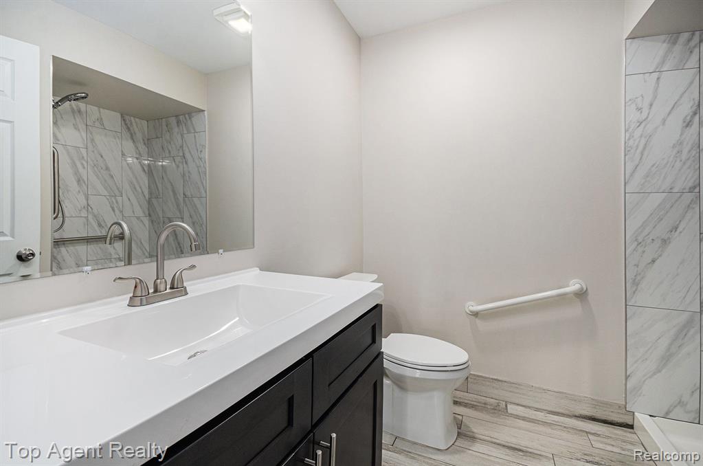 4184 Berkshire Drive, Sterling Heights, MI 48314 — Photo 15