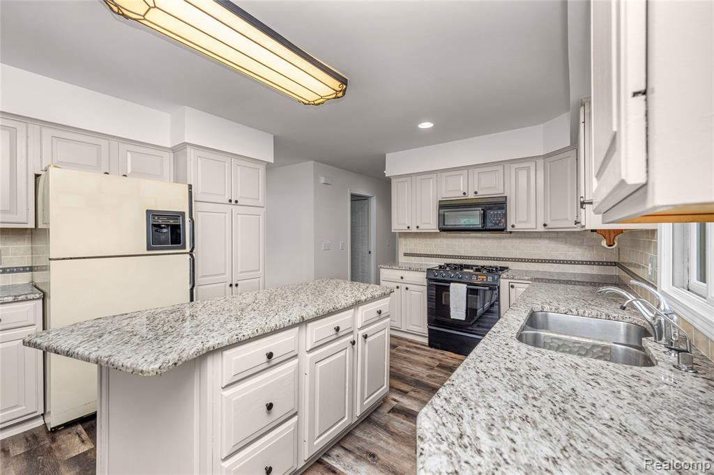 7236 Bluebill Street, Clay, MI 48001 — Photo 17