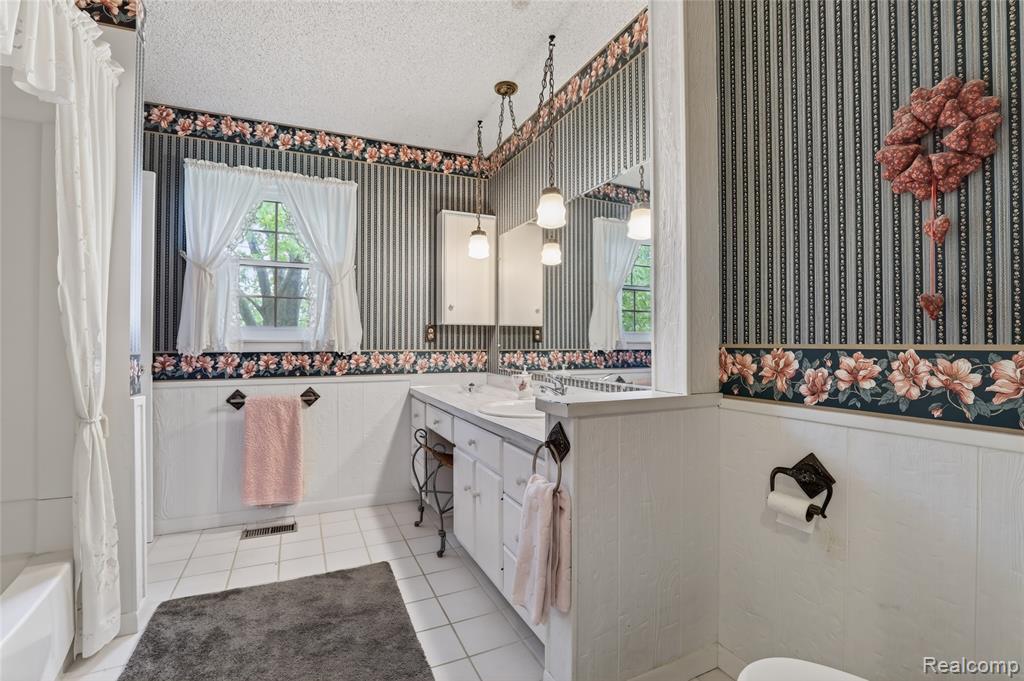 5090 Torrey Road, Flint, MI 48507 — Photo 24