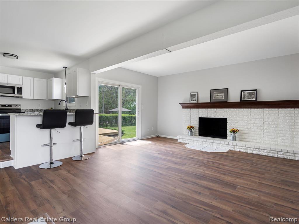 600 LOS ARBOLES Drive, Wolverine Lake, MI 48390 — Photo 16