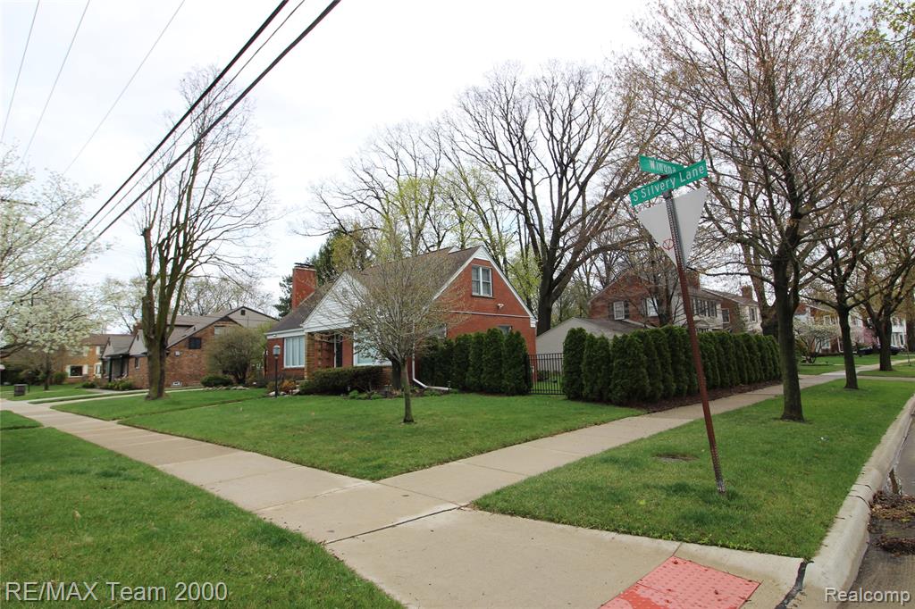 835 S Silvery Lane, Dearborn, MI 48124 — Photo 3