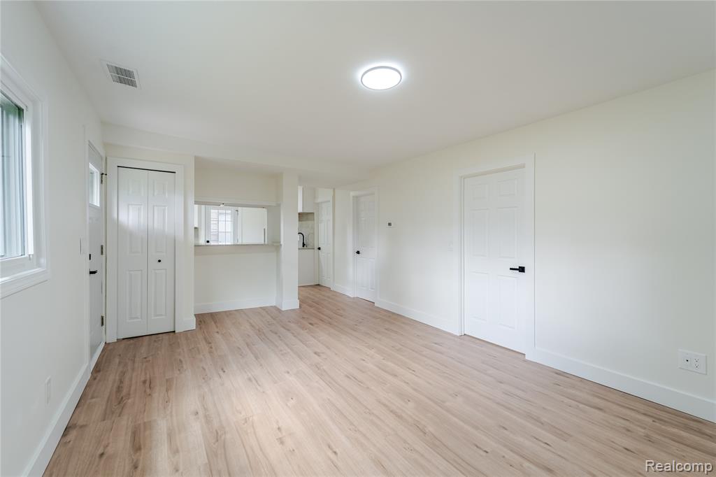 6194 Wilson Drive, Waterford, MI 48329 — Photo 9