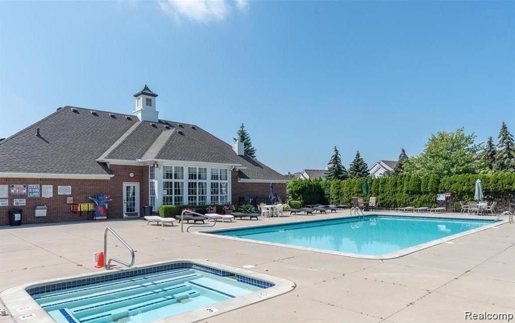 45622 WARWICK Drive, Macomb, MI 48044 — Photo 31