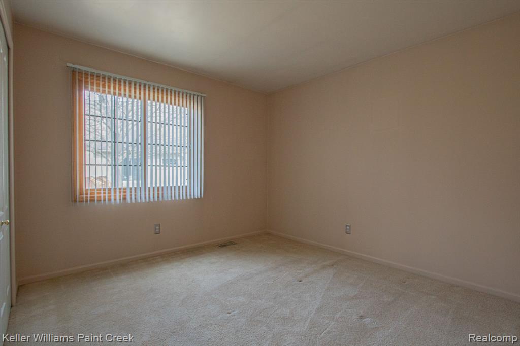 2569 MAPLE FOREST Drive, Wixom, MI 48393 — Photo 19