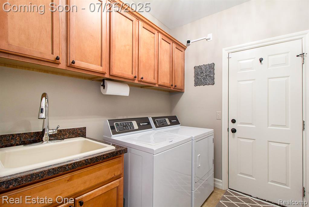 636 Mountain Circle, Rochester Hills, MI 48306 — Photo 10