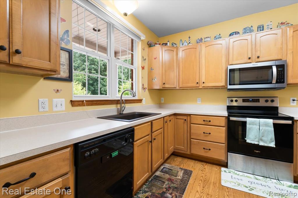 9952 Tioga Trail, Pinckney, MI 48169 — Photo 10