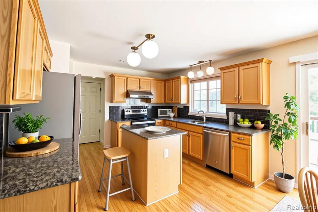 227 Biltmore Drive, Troy, MI 48084 — Photo 4