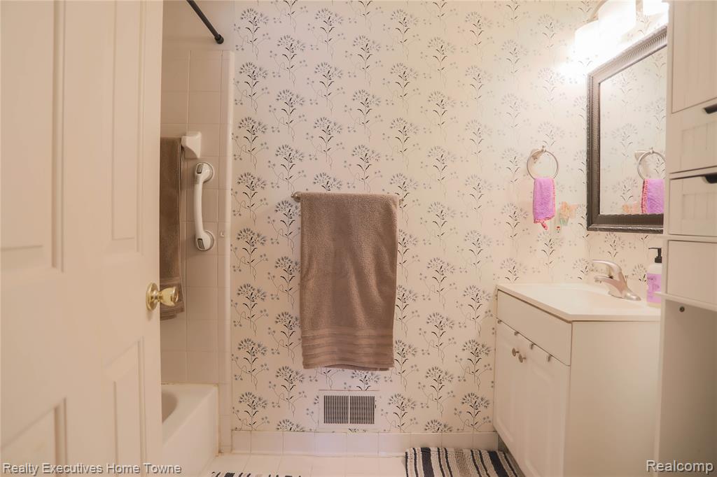 53293 Butternut Street, Chesterfield, MI — Photo 20