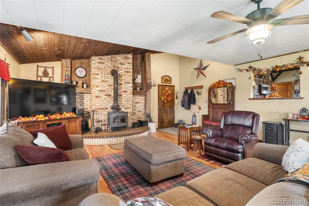 2428 Hubbard Road, Monroe, MI 48161 — Photo 16