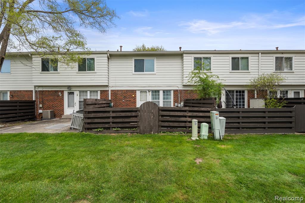 24525 Seaton Circuit E, 17, Warren, MI 48091 — Photo 26