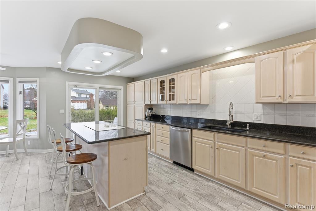 7095 Elmwood Drive, Grand Blanc, MI 48439 — Photo 22