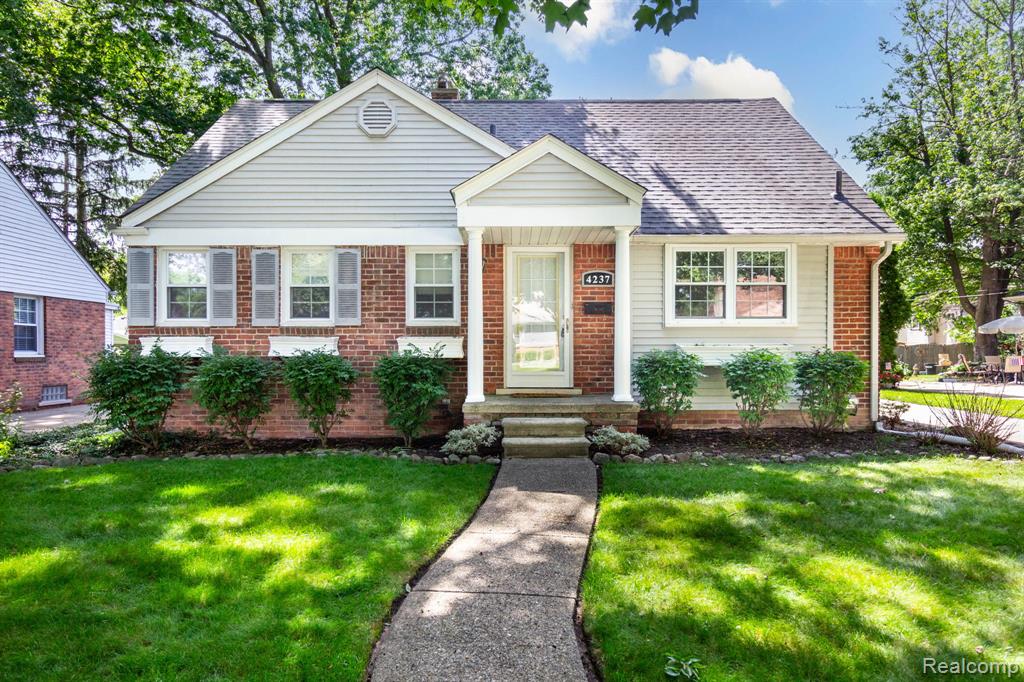 4237 Wakefield Road, Berkley, MI 48072 — Photo 2