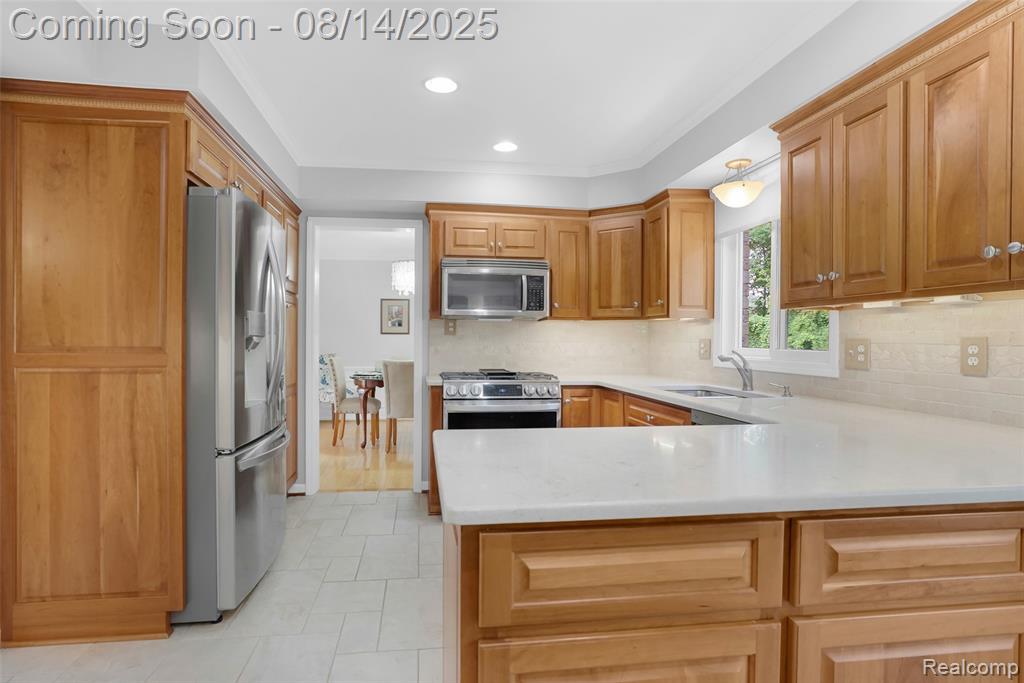 399 Silvervale Drive, Rochester Hills, MI 48309 — Photo 9
