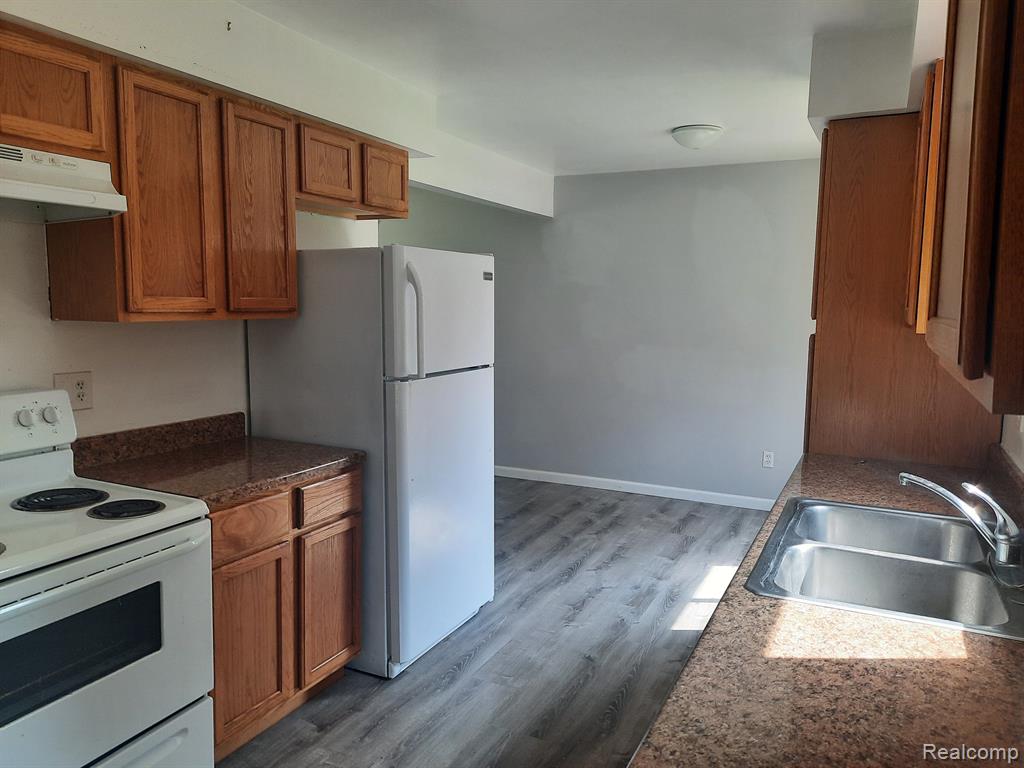 300 PARKSIDE Avenue, Holly, MI 48442 — Photo 9