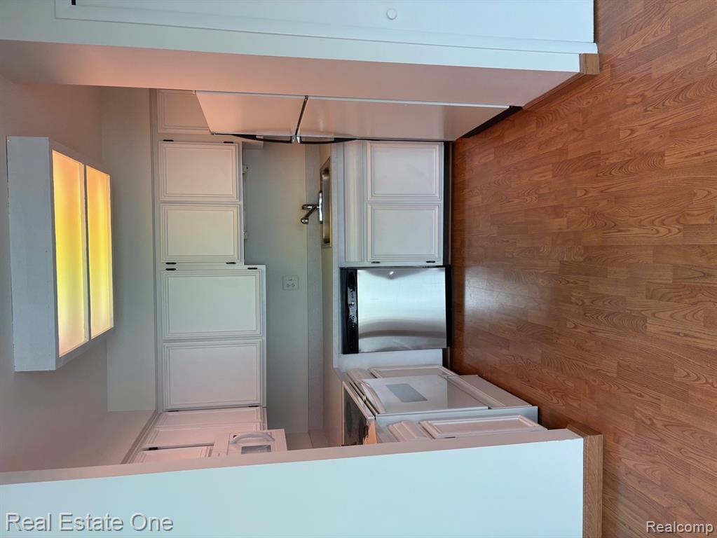 2961 Roundtree Drive, Troy, MI 48083 — Photo 11