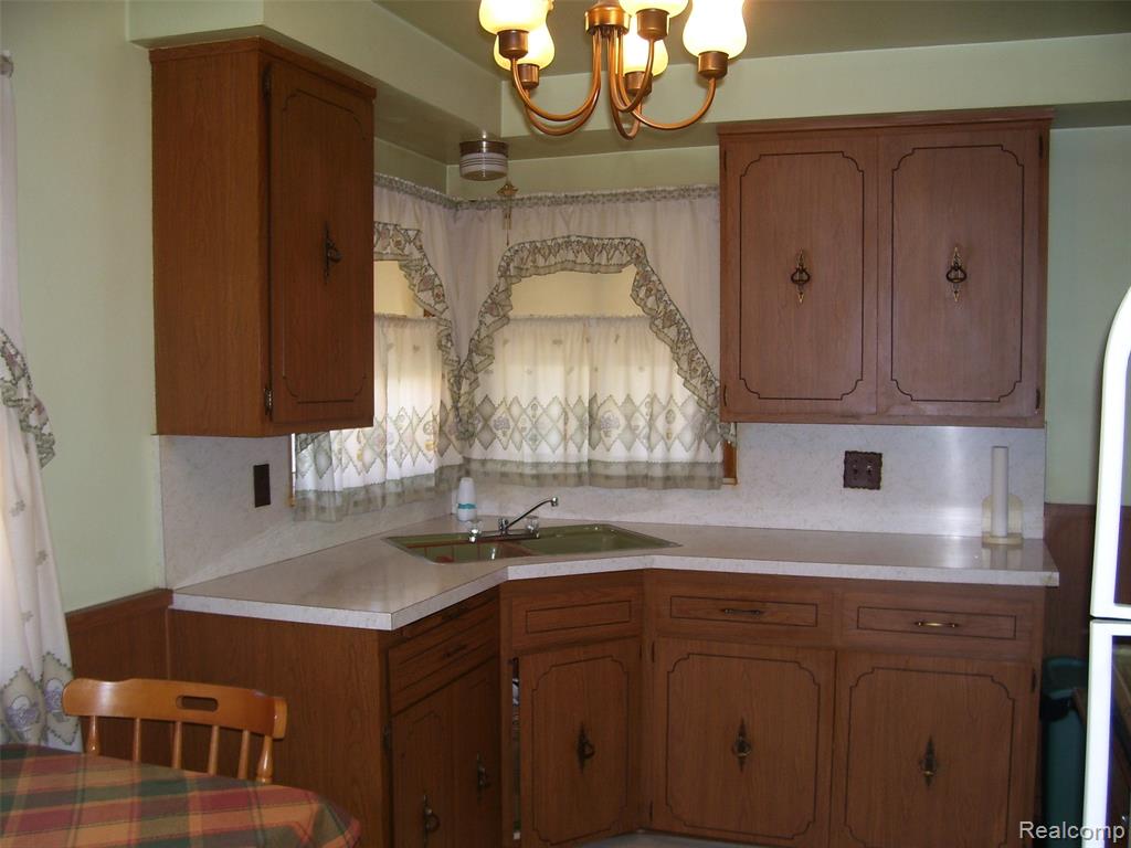 7300 Weingartz, Center Line, MI 48015 — Photo 5