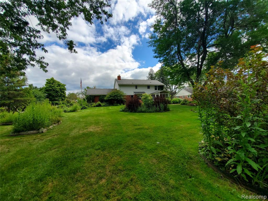 8276 Appleway Drive, Grand Blanc, MI 48439 — Photo 44