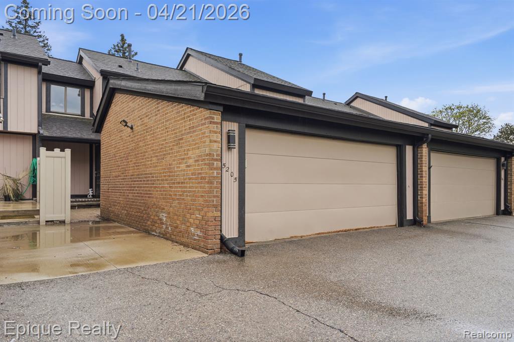 5205 Potomac Run N, West Bloomfield, MI — Photo 2