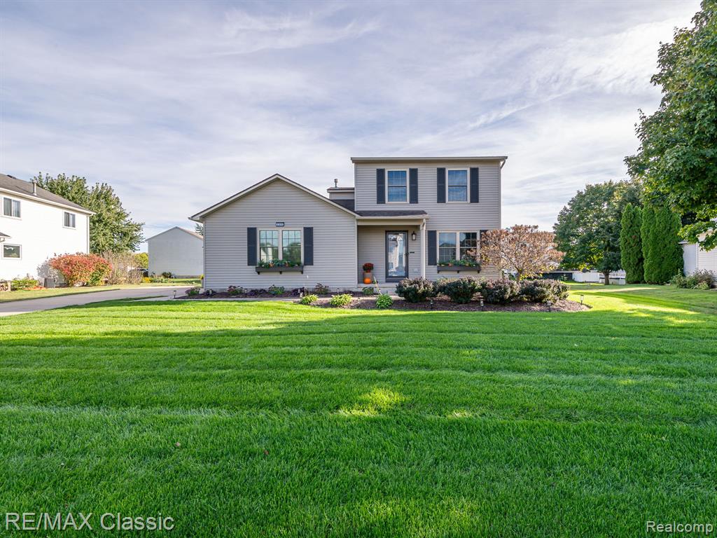 286 Waterlily, Whitmore Lake, MI 48189 — front exterior