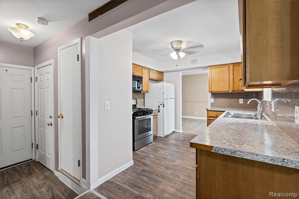 4064 Sheraton Drive, Flint, MI 48532 — Photo 16