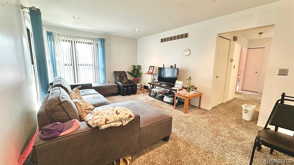 2751 ROUNDTREE Drive, Troy, MI 48083 — Photo 5