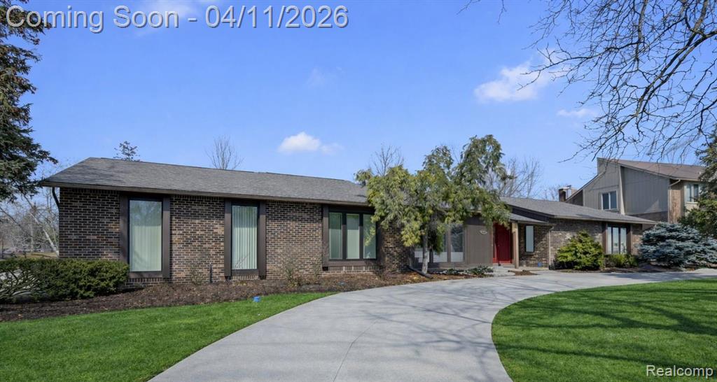 4033 E Hanover Court, West Bloomfield, MI 48323 — front exterior