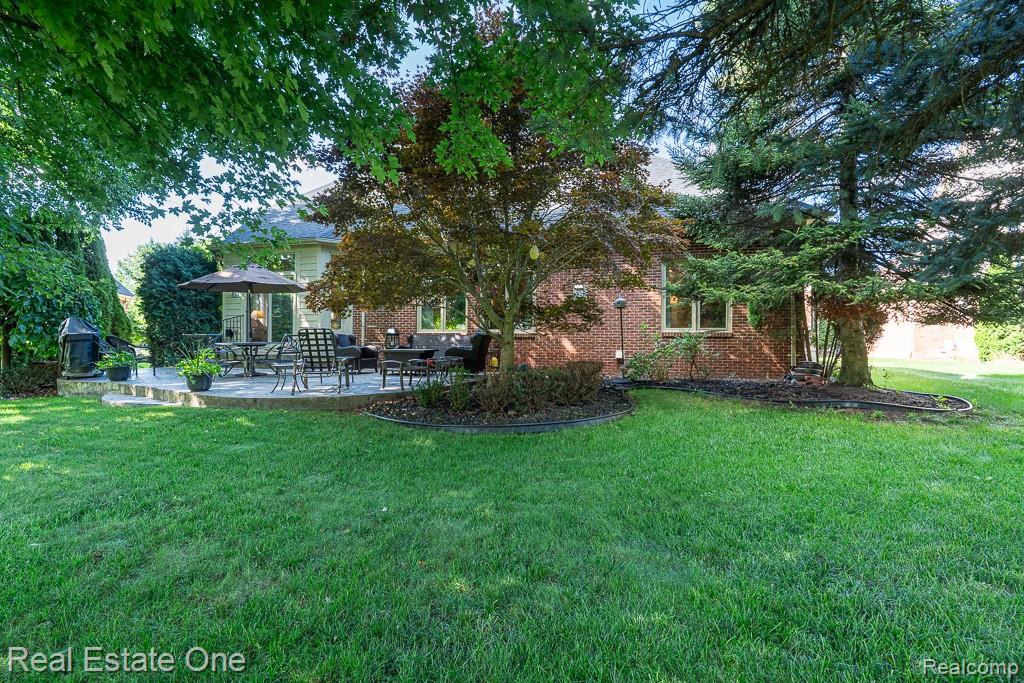 6615 Chatham Circle, Rochester Hills, MI 48306 — Photo 4