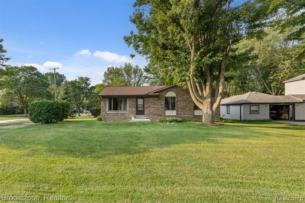 5315 Plymouth Street, Sterling Heights, MI 48310 — Photo 9