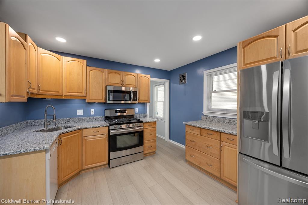 2050 Ridgemont Road, Grosse Pointe Woods, MI 48236 — Photo 13