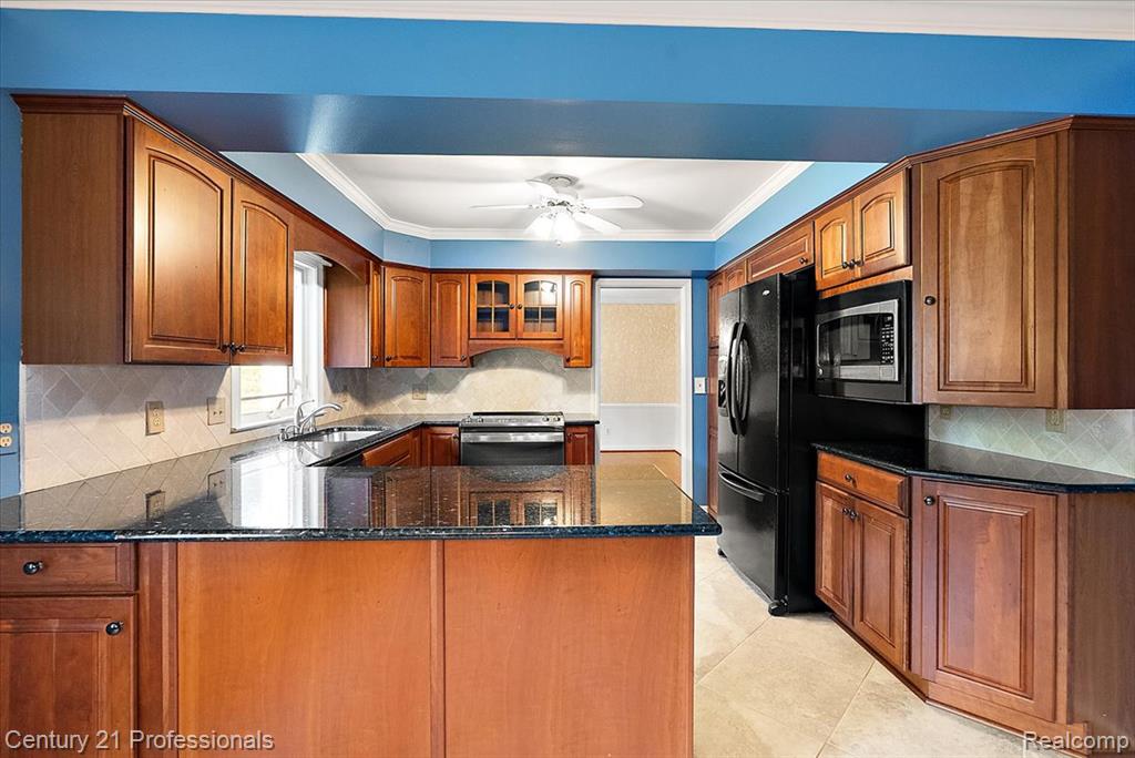 633 Foxhall Road, Bloomfield Hills, MI 48304 — Photo 33