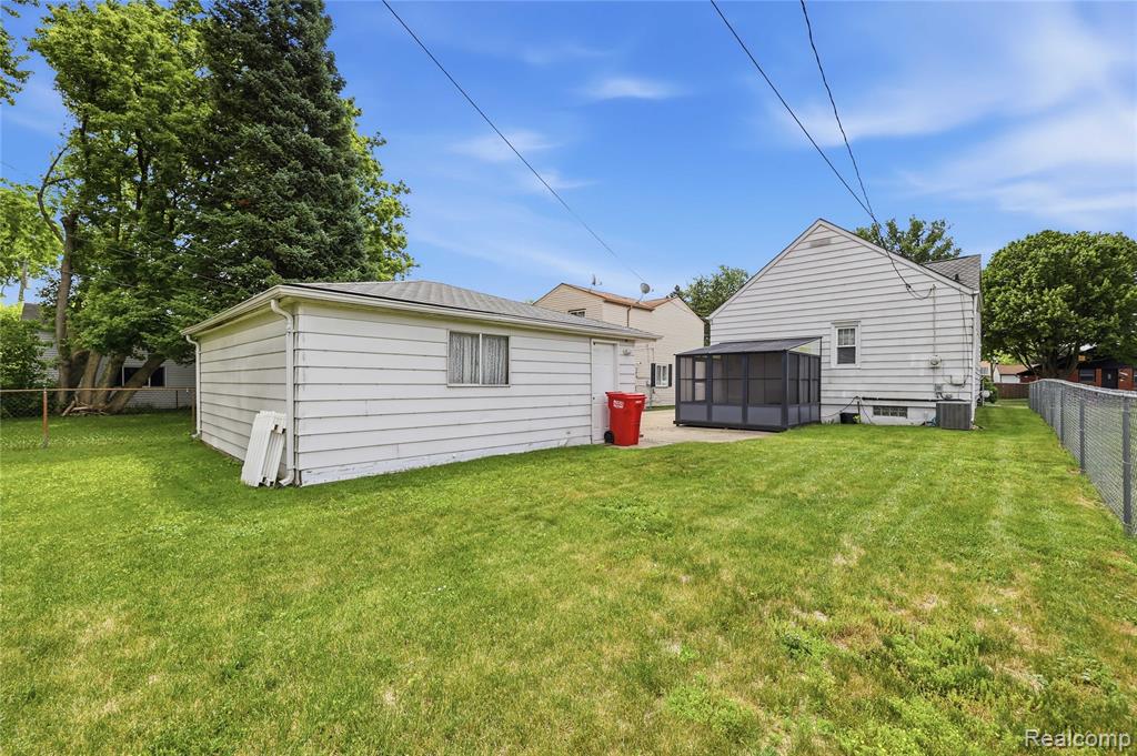 19029 Florian Street, Roseville, MI 48066 — Photo 35