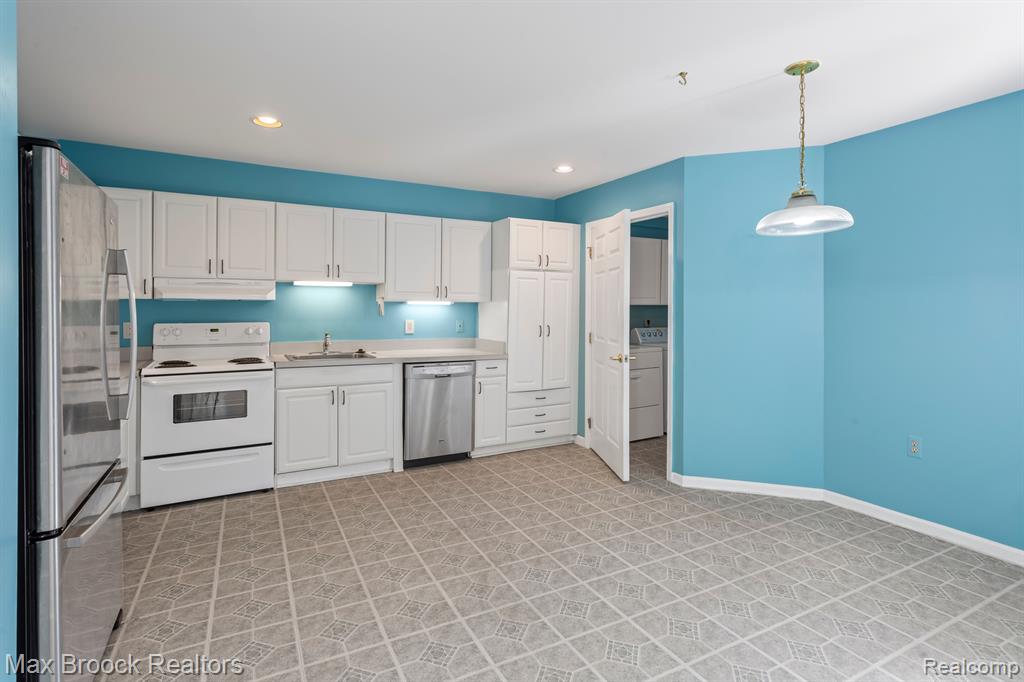 21394 Magnolia Court, 7, Farmington Hills, MI 48336 — Photo 3