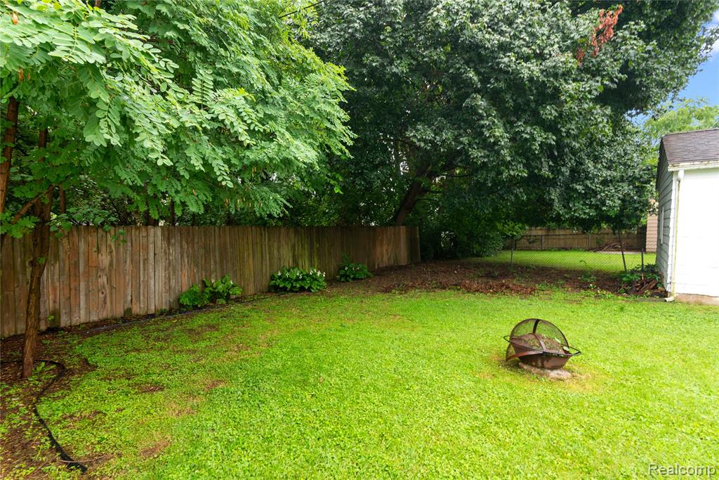 601 Chalmers Street, Flint, MI 48503 — Photo 28