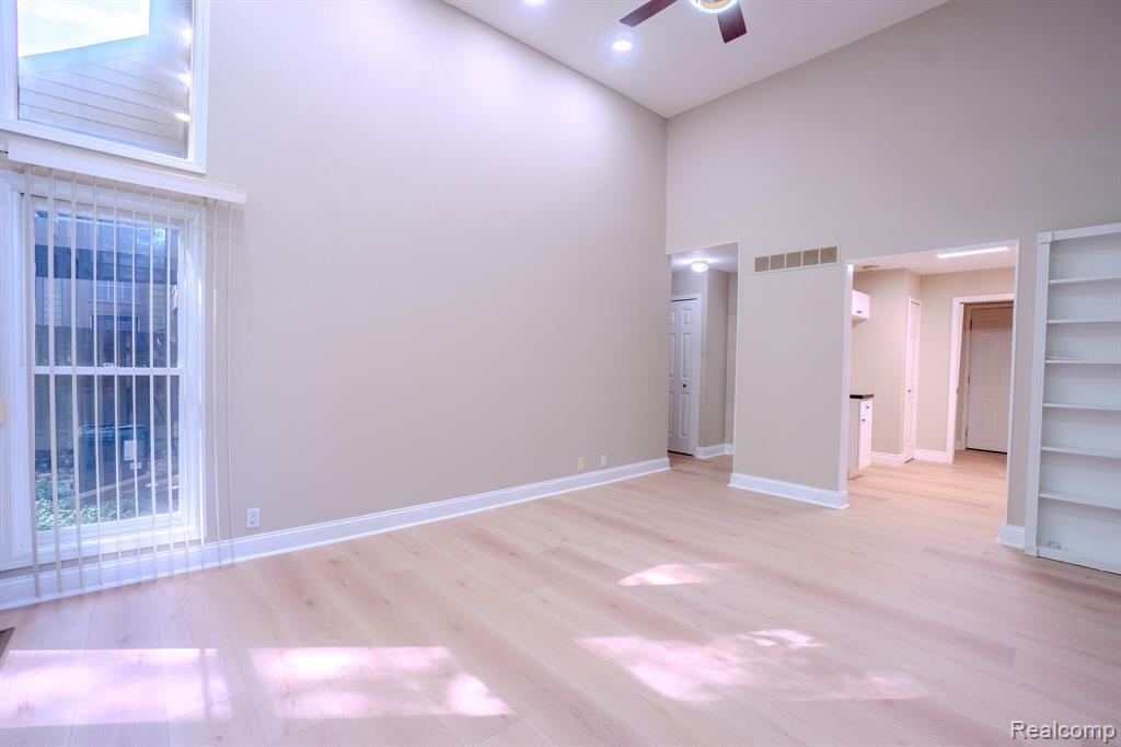 5235 Royal Vale Lane, 70, Dearborn, MI 48126 — Photo 9
