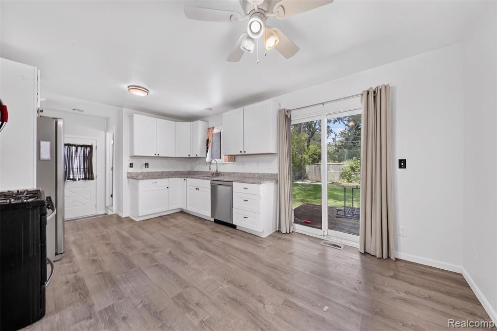 20471 Hollywood Street, Harper Woods, MI 48225 — Photo 12