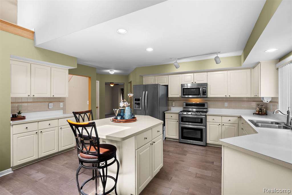 19550 Shorecrest Drive, Clinton Twp, MI 48038 — Photo 16