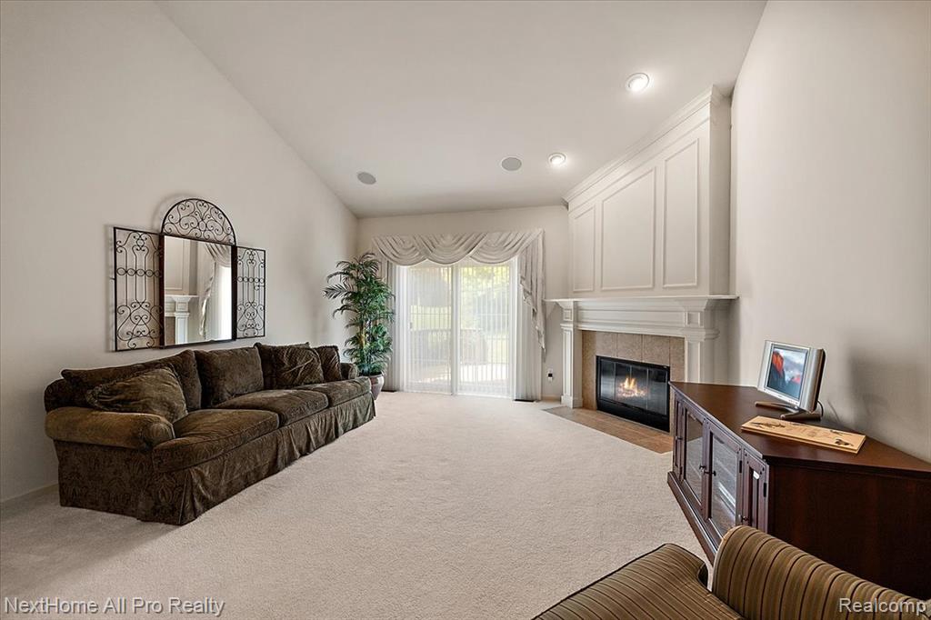838 Knolls Landing Drive, 6, Milford, MI 48381 — Photo 10