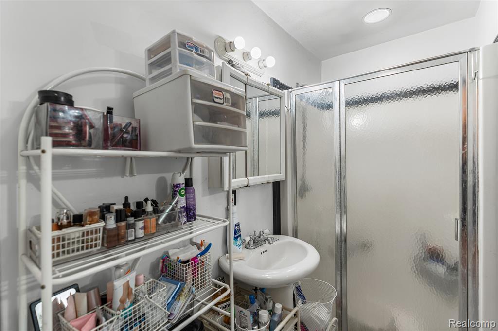 4480 Cherrytree Lane, Flint, MI 48507 — Photo 34