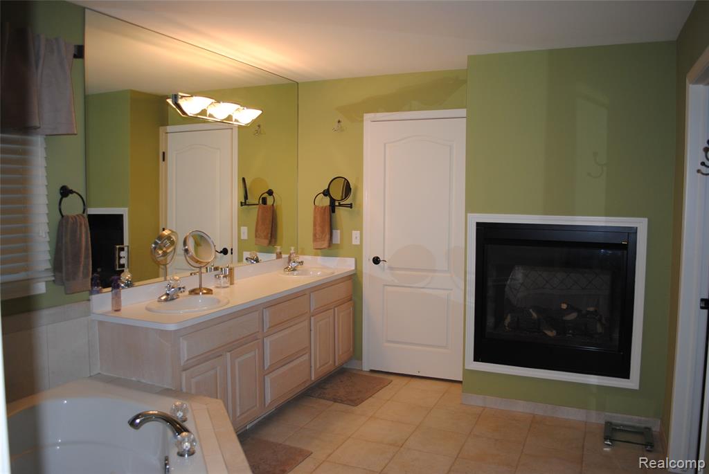 1271 Tulberry Circle, Rochester, MI 48306 — Photo 52
