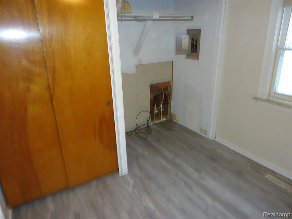 595 S RIVER Road, Saginaw, MI 48609 — Photo 21