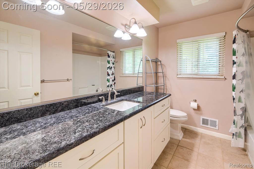 6933 Hubbard Hills Drive, Clarkston, MI 48348 — Photo 30