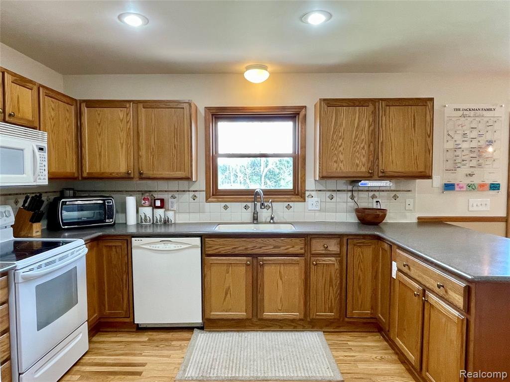 3914 Golf Vista Drive, Lapeer, MI 48446 — Photo 13
