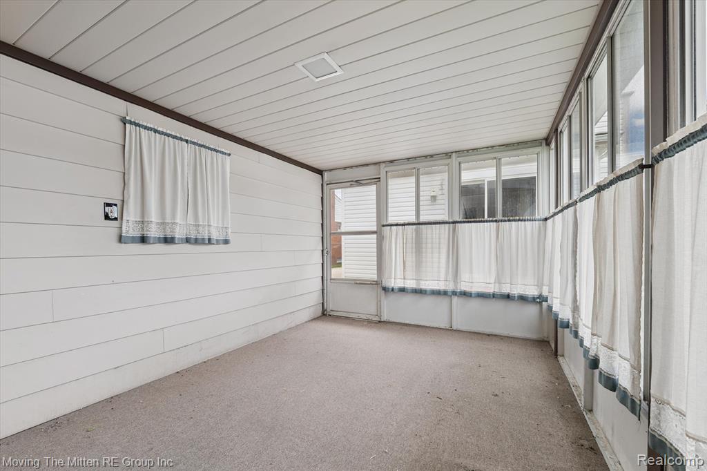 6484 Huntleigh Street, Garden City, MI — Photo 39