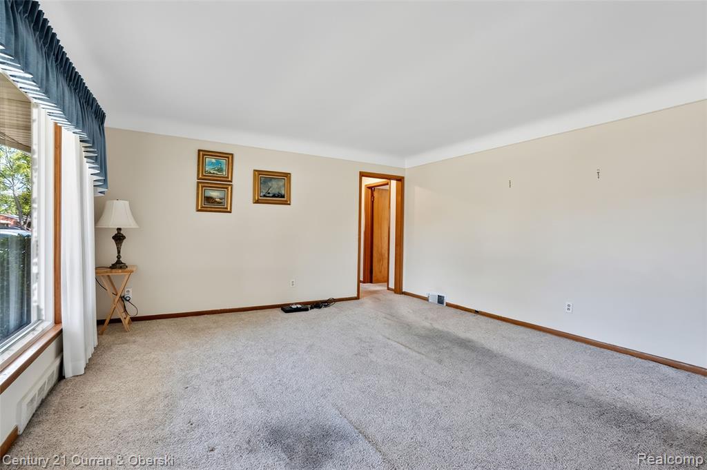 8224 N Evangeline Street, Dearborn Heights, MI 48127 — Photo 4