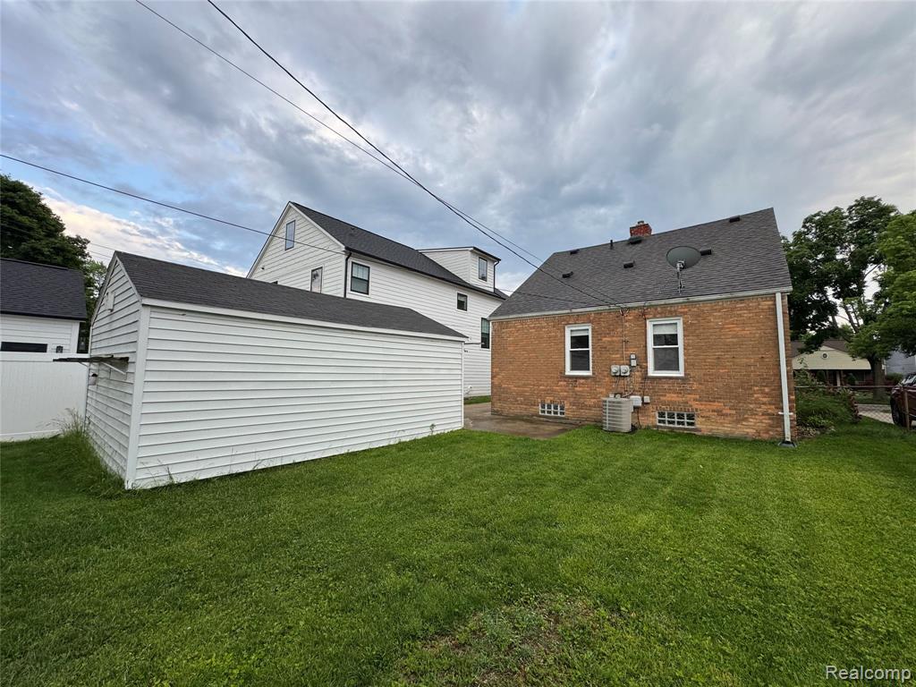 443 E Southlawn Boulevard, Birmingham, MI 48009 — Photo 15
