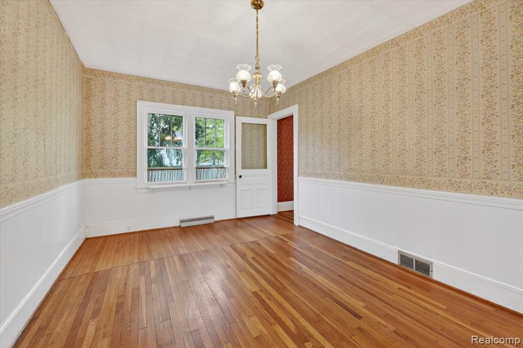 516 W Washington Street, Howell, MI 48843 — Photo 9