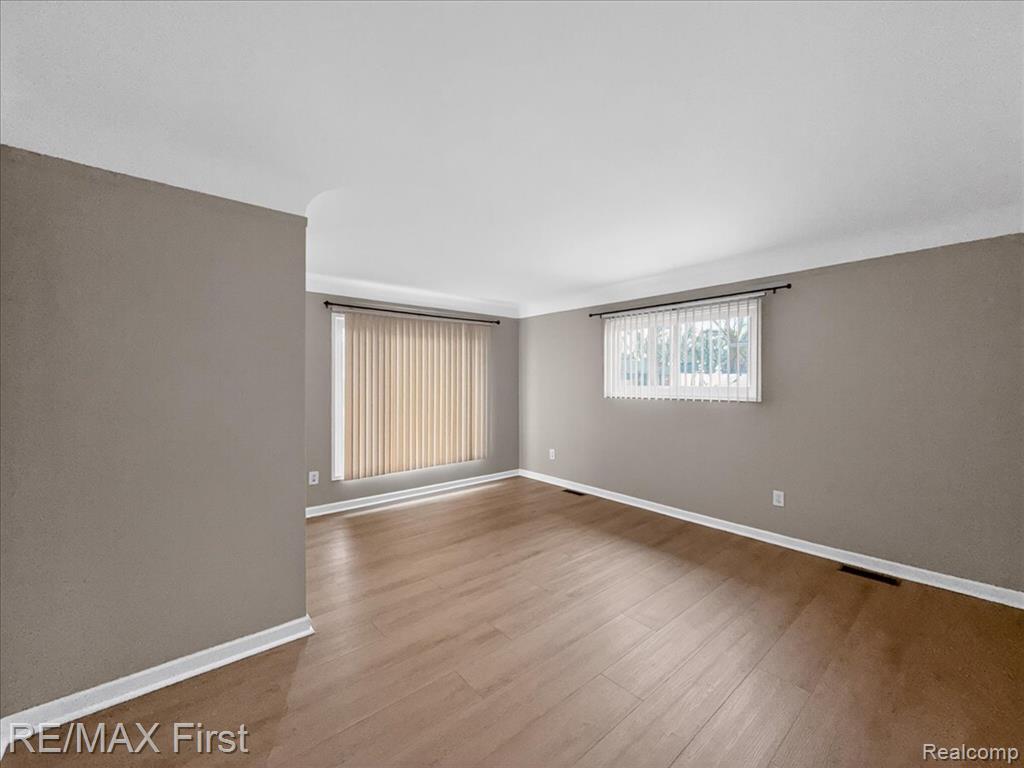 28326 Couzens Avenue, Madison Heights, MI 48071 — Photo 6