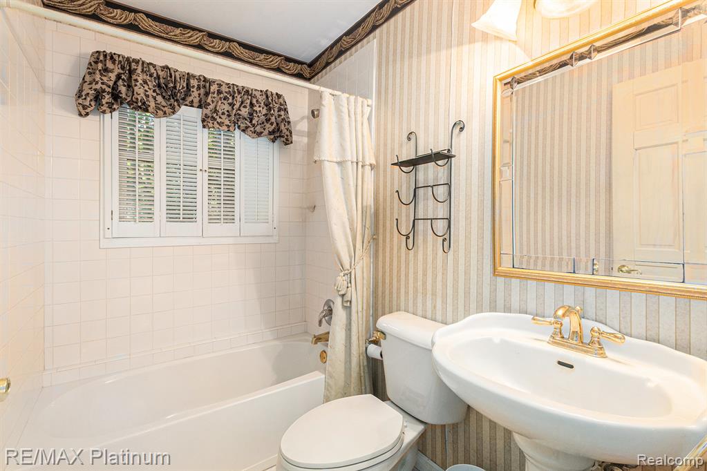 9151 PINEVIEW LAKE COURT, Linden, MI 48451 — Photo 21